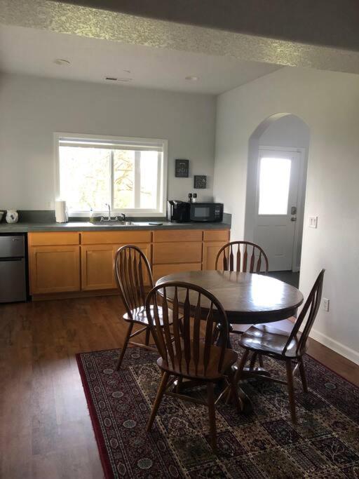 2 Bedroom Suite: Views, Private Entrance, Evchgr Amity 外观 照片
