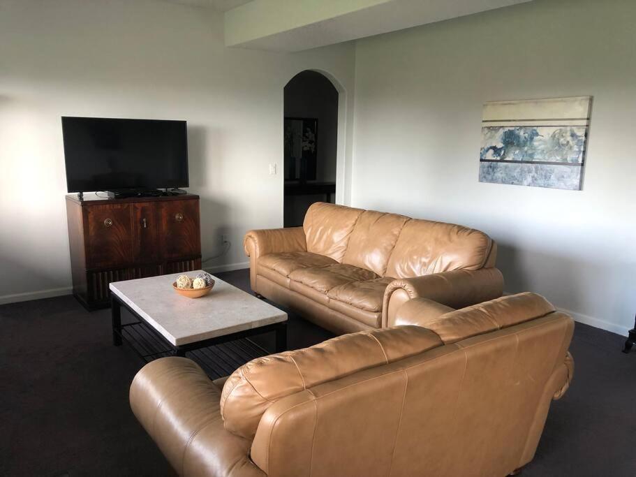 2 Bedroom Suite: Views, Private Entrance, Evchgr Amity 外观 照片